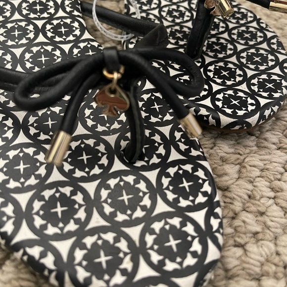 Brand new Kate Spade flip flops, never worn, size 7.5 - Picture 3 of 7